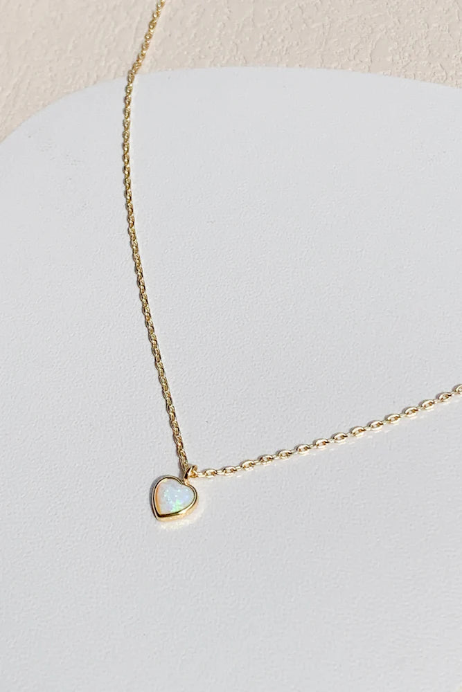 Fijne halsketting met hartvormige opaal