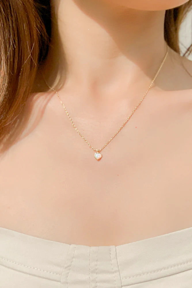 Fijne halsketting met hartvormige opaal